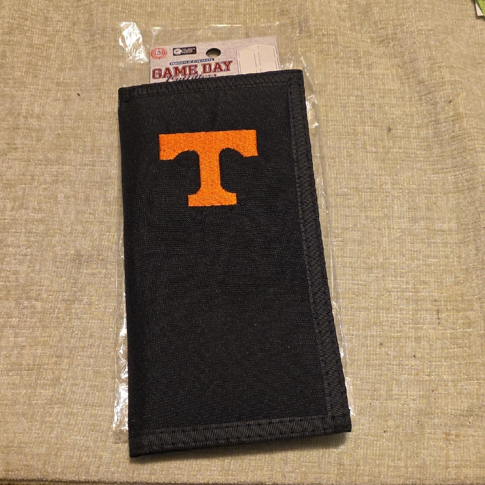 UNIVERSITY OF TENNESSEE BLACK  WALLET WITH ORANGE T LOGO